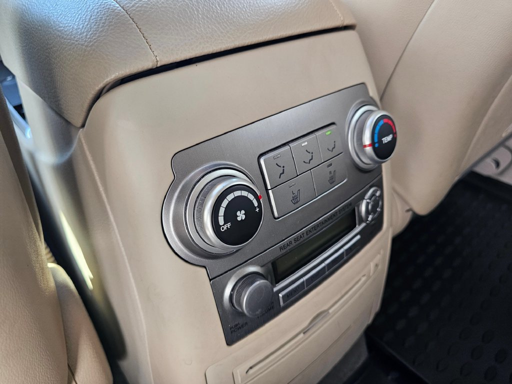 Used 2012 Hyundai Veracruz Limited w/ Entertainment Pkg FWD image 20