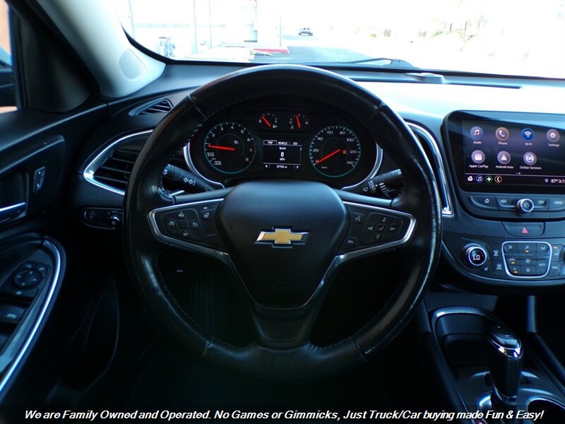 Used 2019 Chevrolet Malibu LT w/ Leather Package FWD image 13