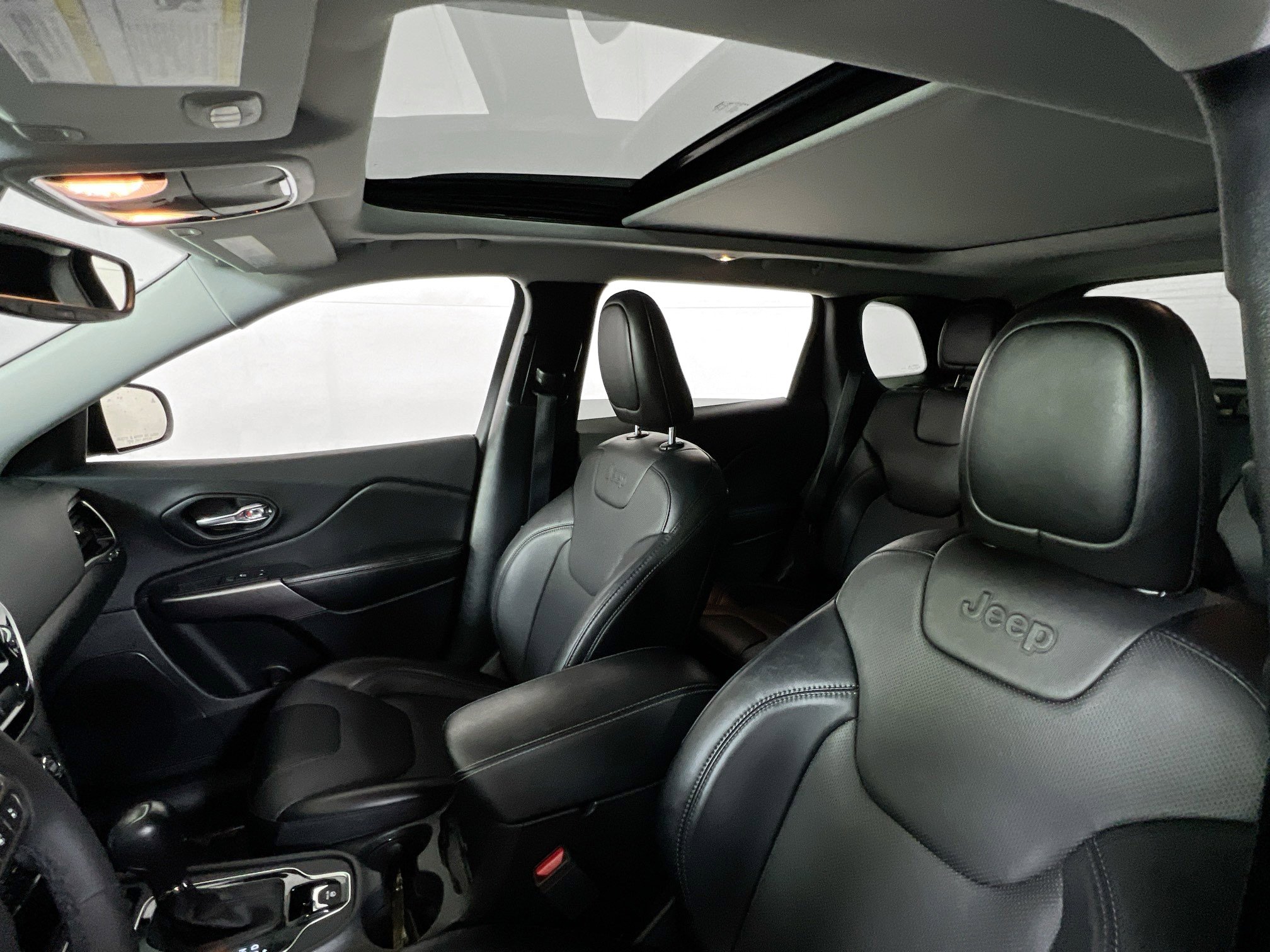 Used 2022 Jeep Cherokee Limited image 21