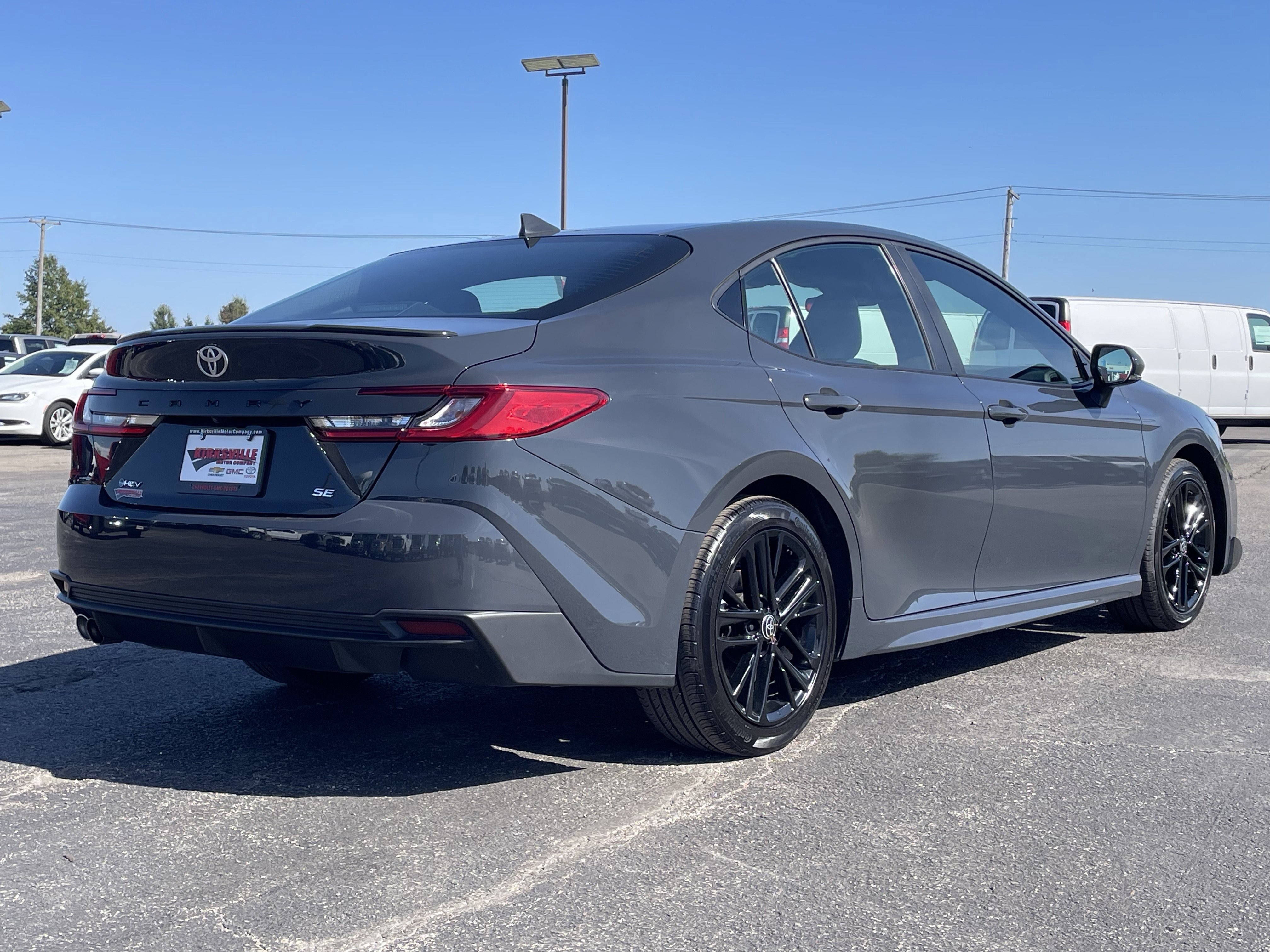 Used 2025 Toyota Camry SE FWD image 4