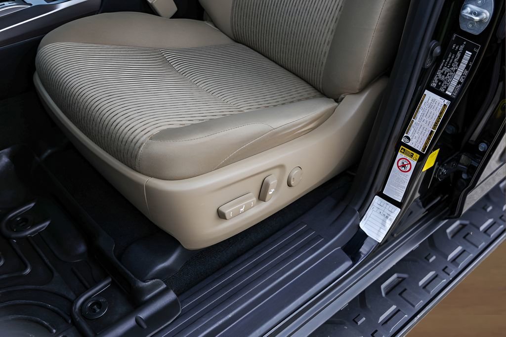 Used 2019 Toyota 4Runner SR5 AWD/4WD image 8