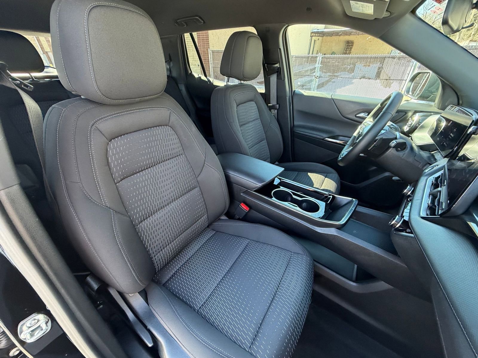 Used 2025 Chevrolet Equinox LT image 36