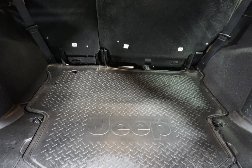 Used 2018 Jeep Wrangler Unlimited Rubicon w/ Connectivity Group image 25
