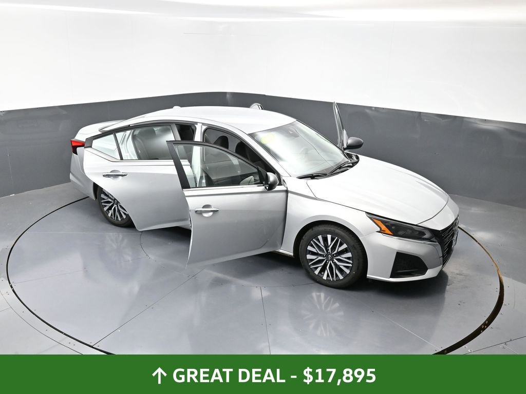 Used 2024 Nissan Altima 2.5 SV image 59