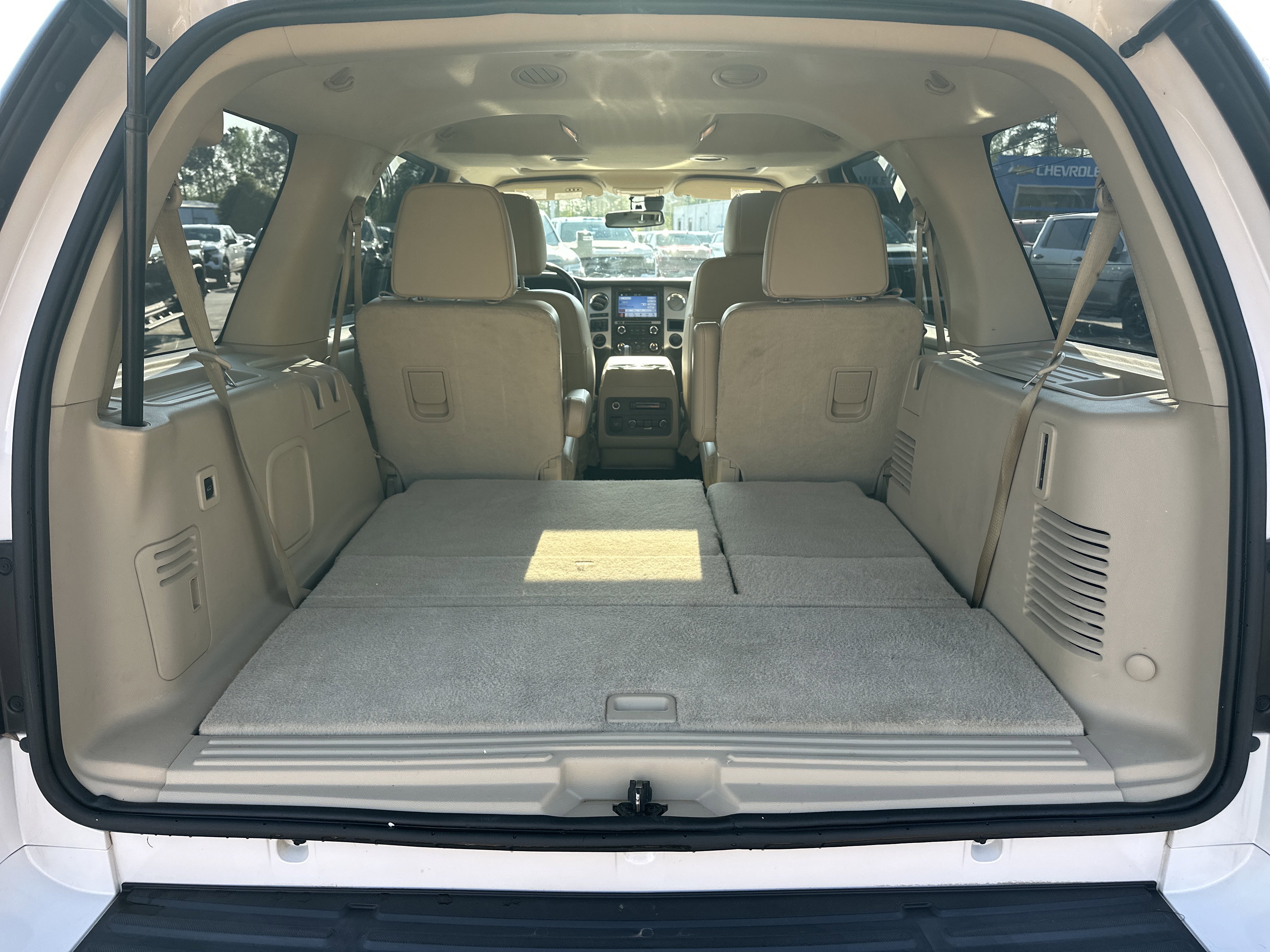 Used 2017 Ford Expedition Limited w/ Equipment Group 301A RWD image 19