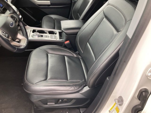 Used 2022 Ford Explorer XLT w/ Equipment Group 202A image 25