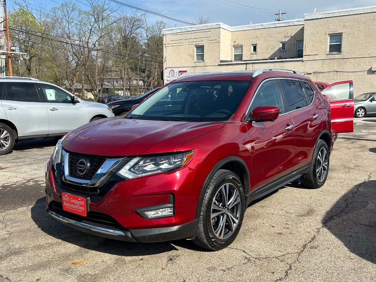 Used 2018 Nissan Rogue SL w/ Premium Package image 2