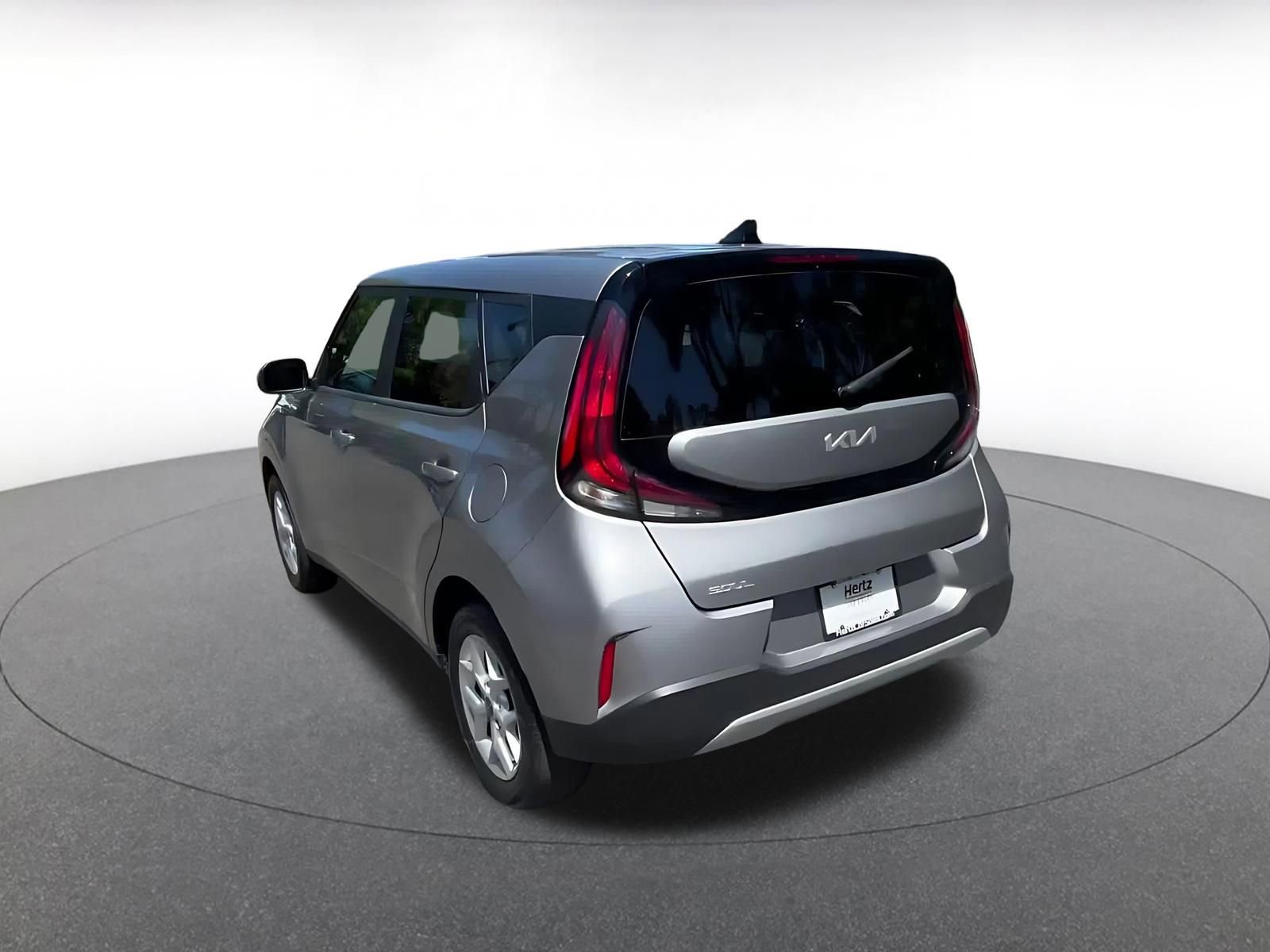 Used 2025 Kia Soul LX w/ LX Technology Package FWD image 11
