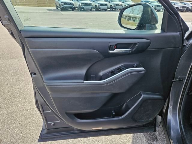 Used 2021 Toyota Highlander XLE image 10