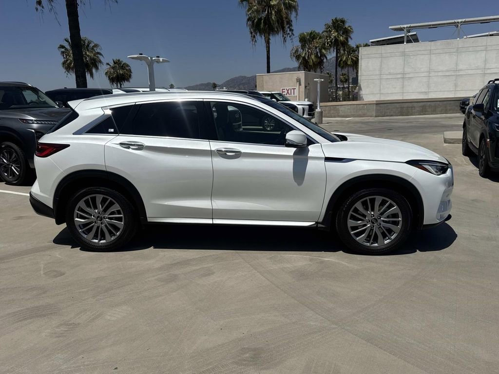 Certified 2025 INFINITI QX50 Luxe AWD/4WD image 3