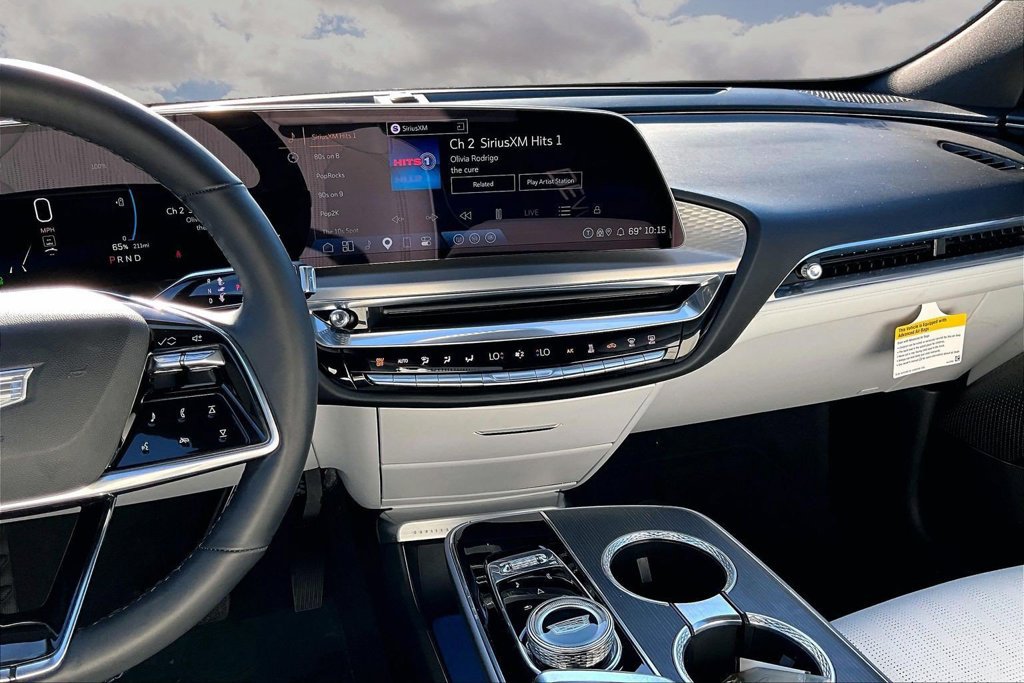 Certified 2024 Cadillac Lyriq Luxury RWD image 9