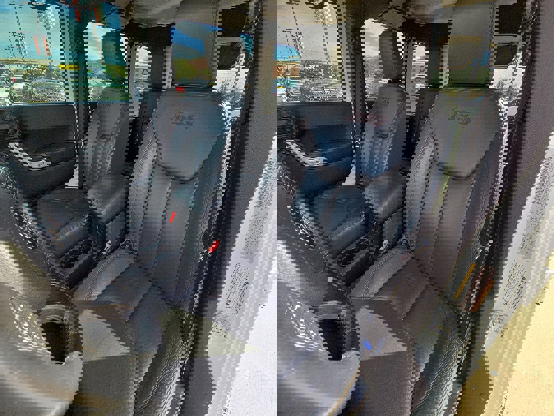 Used 2017 Jeep Wrangler Unlimited Rubicon w/ Connectivity Group image 11