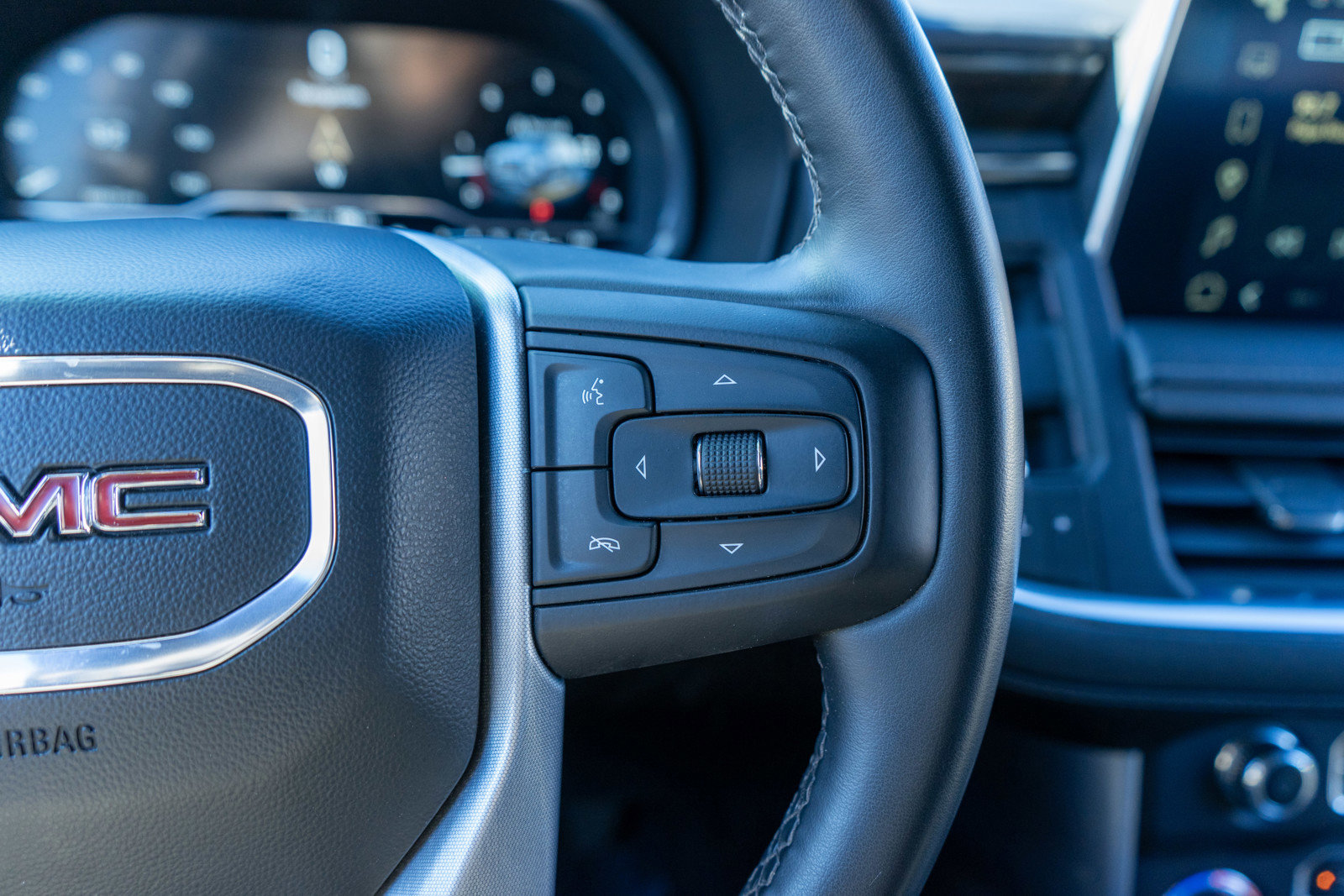 Used 2023 GMC Yukon SLE image 23