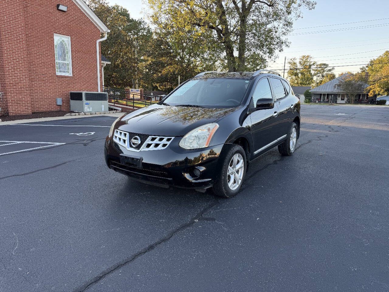 Used 2013 Nissan Rogue SV FWD image 1