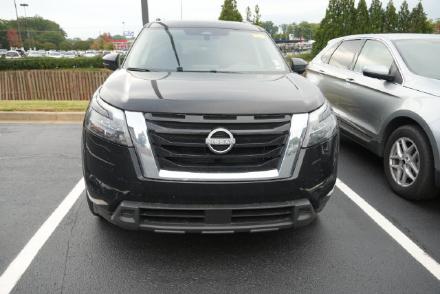 Used 2025 Nissan Pathfinder SV FWD image 4