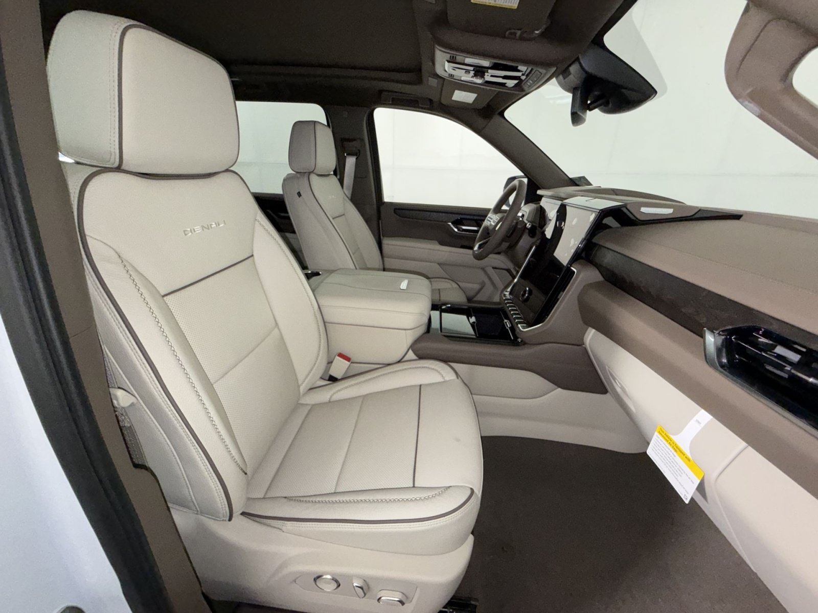 New 2026 GMC Yukon XL Denali w/ Sun & Power Step Package AWD/4WD image 27