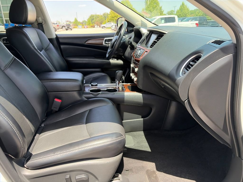 Used 2017 Nissan Pathfinder Platinum w/ Cargo Package AWD/4WD image 11