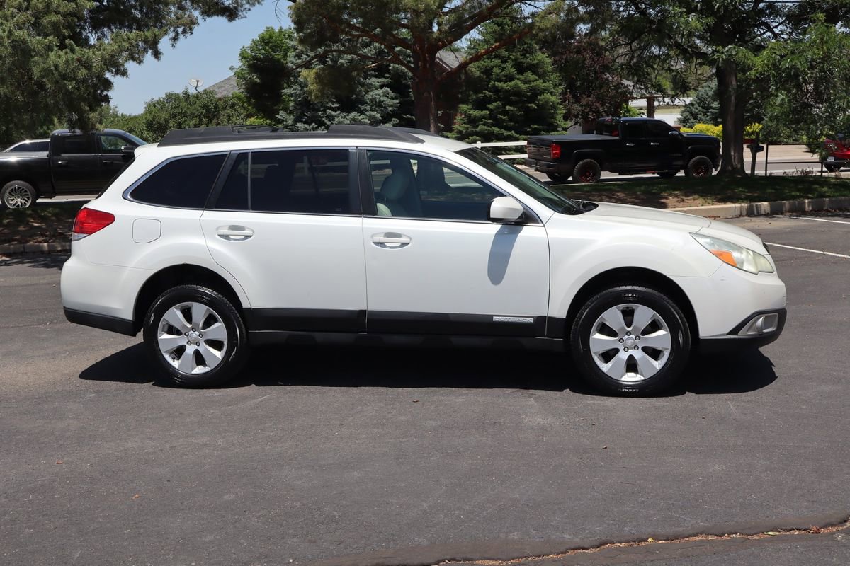 Used 2012 Subaru Outback 2.5i Premium w/ All-Weather Pkg AWD/4WD image 3