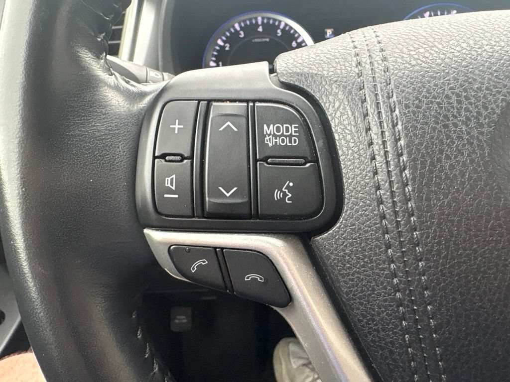 Used 2018 Toyota Highlander Limited w/ Protection Package #3 AWD/4WD image 18