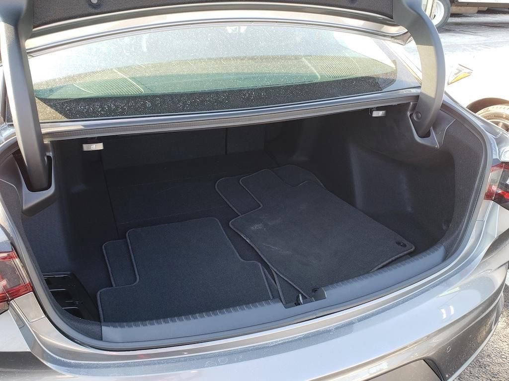 Certified 2025 Acura TLX w/ Technology Package image 9