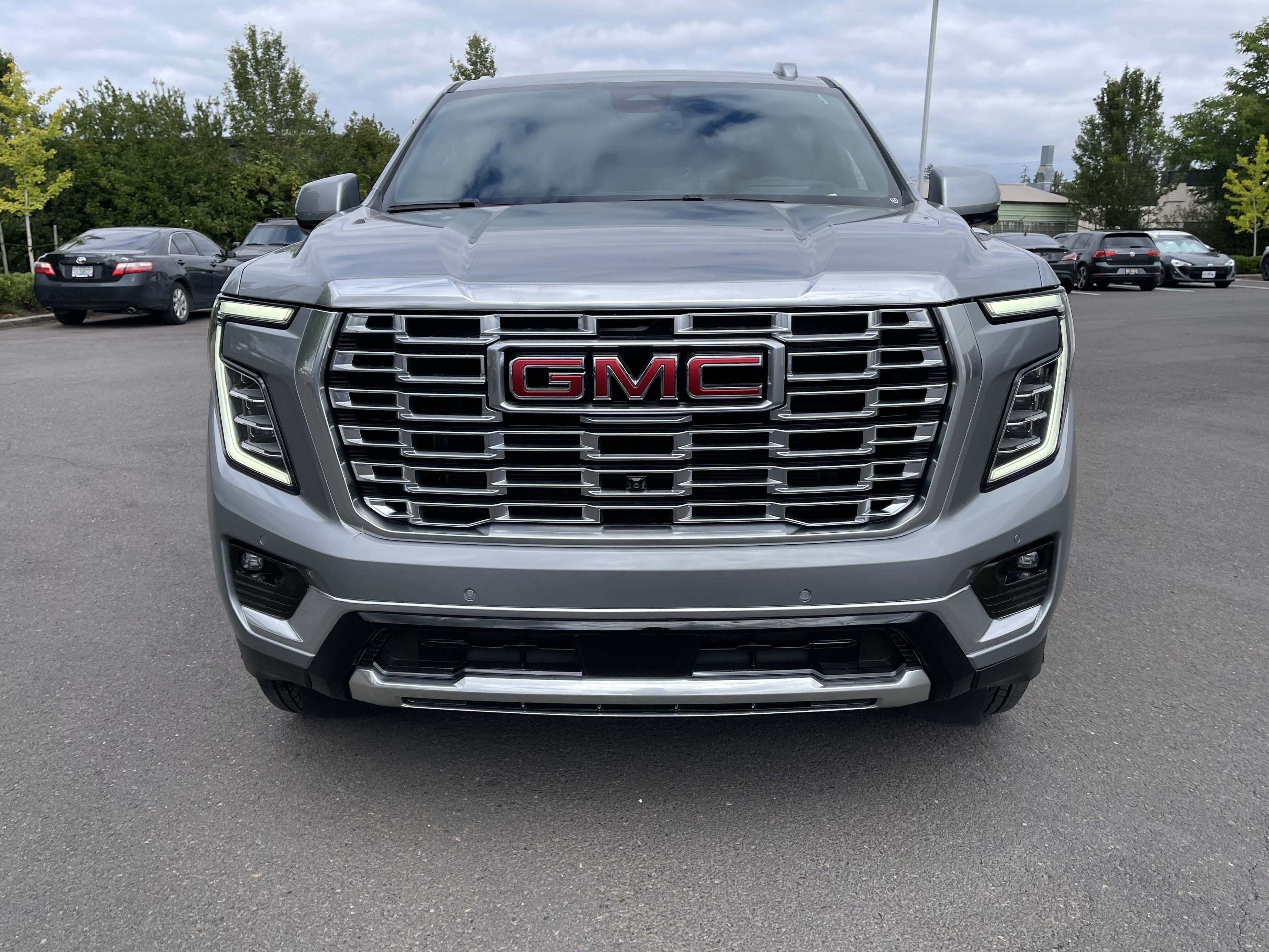 Used 2025 GMC Yukon XL Denali AWD/4WD image 8