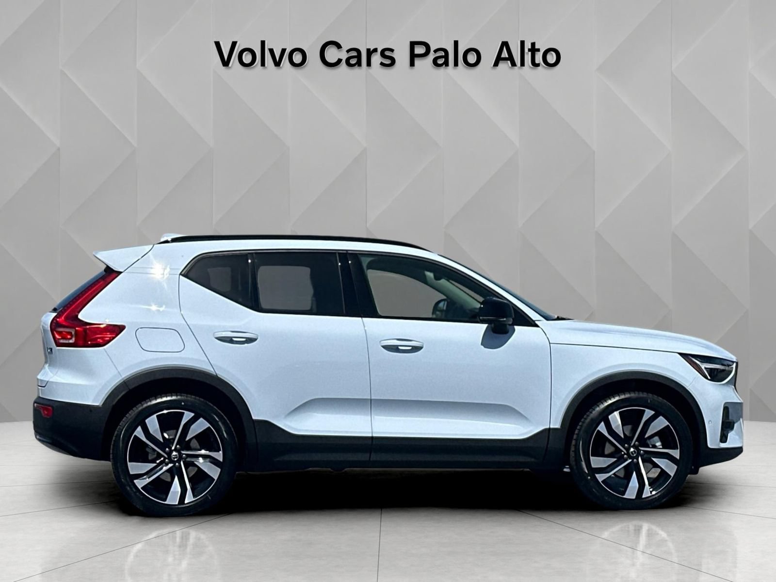 New 2026 Volvo XC40 B5 Plus w/ Climate Package AWD/4WD image 10