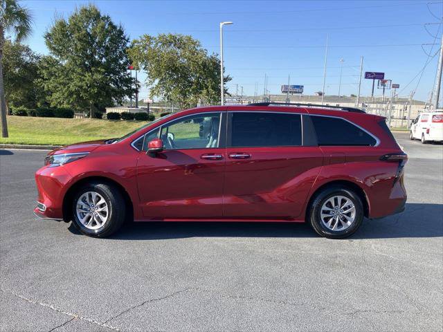 Certified 2023 Toyota Sienna XLE FWD image 2