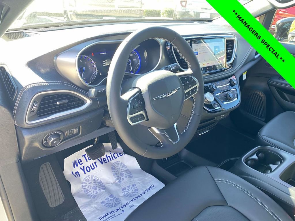 New 2026 Chrysler Pacifica Select image 41
