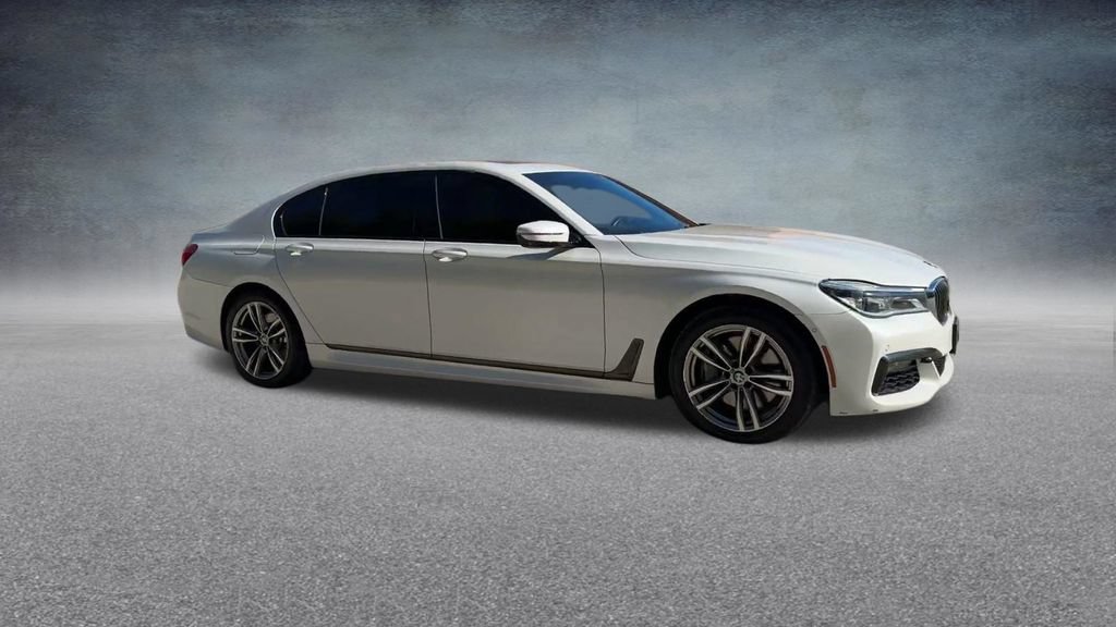 Used 2016 BMW 750i xDrive AWD/4WD image 28