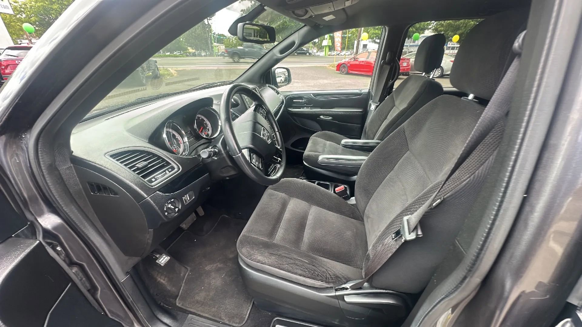 Used 2018 Dodge Grand Caravan SE image 8