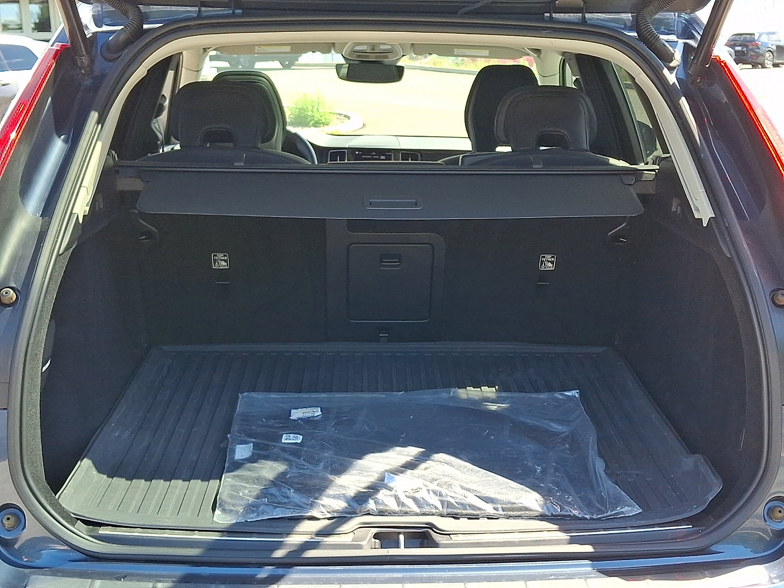 Certified 2023 Volvo XC60 B5 Plus w/ Climate Package AWD/4WD image 30