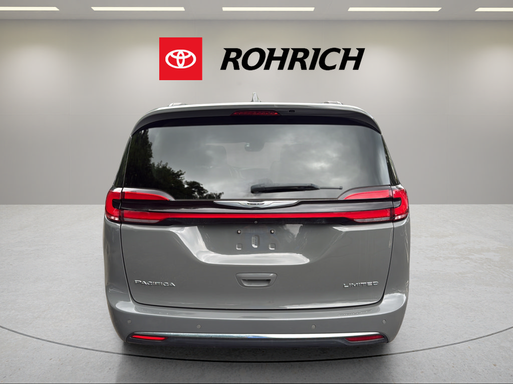 Used 2022 Chrysler Pacifica Limited FWD image 7