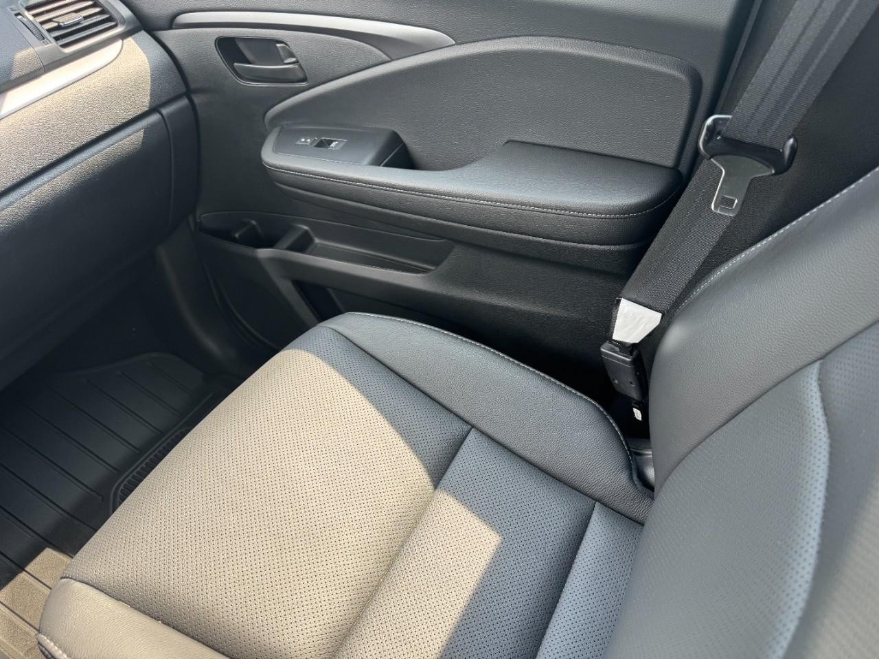 Certified 2024 Honda Passport EX-L image 17