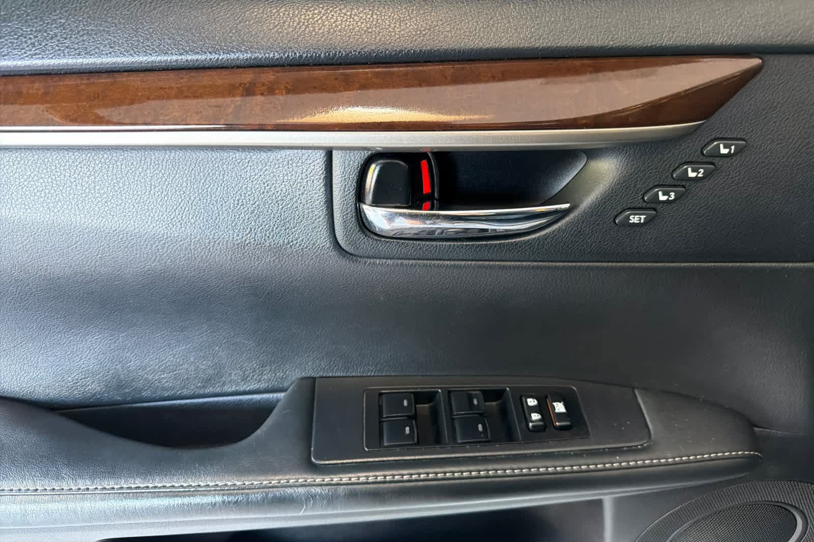 Used 2014 Lexus ES 350 w/ Premium Package FWD image 12
