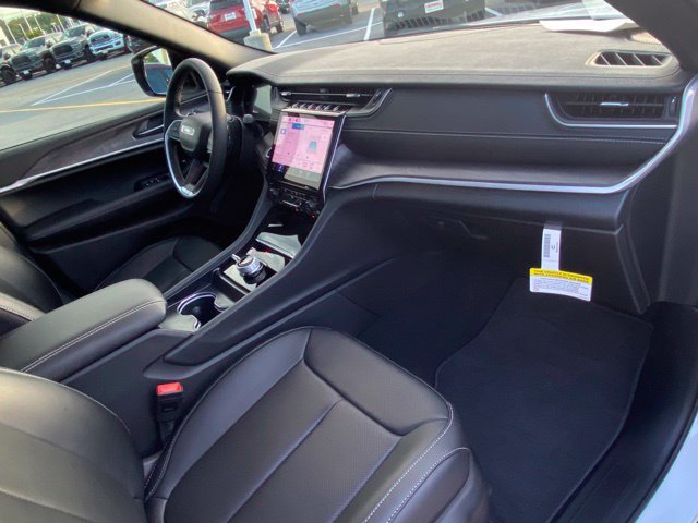 Used 2025 Jeep Grand Cherokee L Limited w/ Luxury Tech Group II AWD/4WD image 22