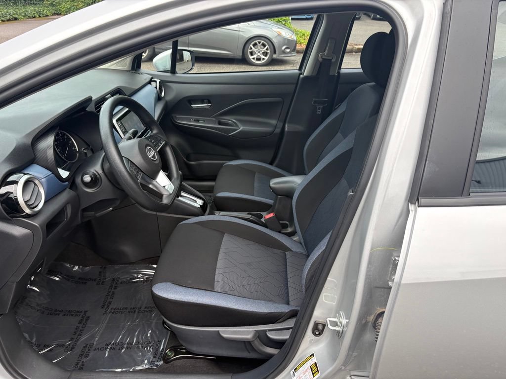Used 2025 Nissan Versa SV FWD image 11