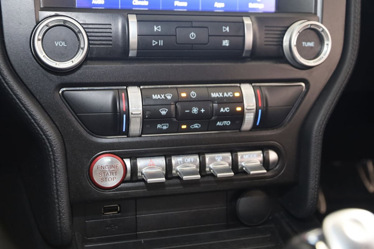 Used 2020 Ford Mustang Convertible RWD image 32