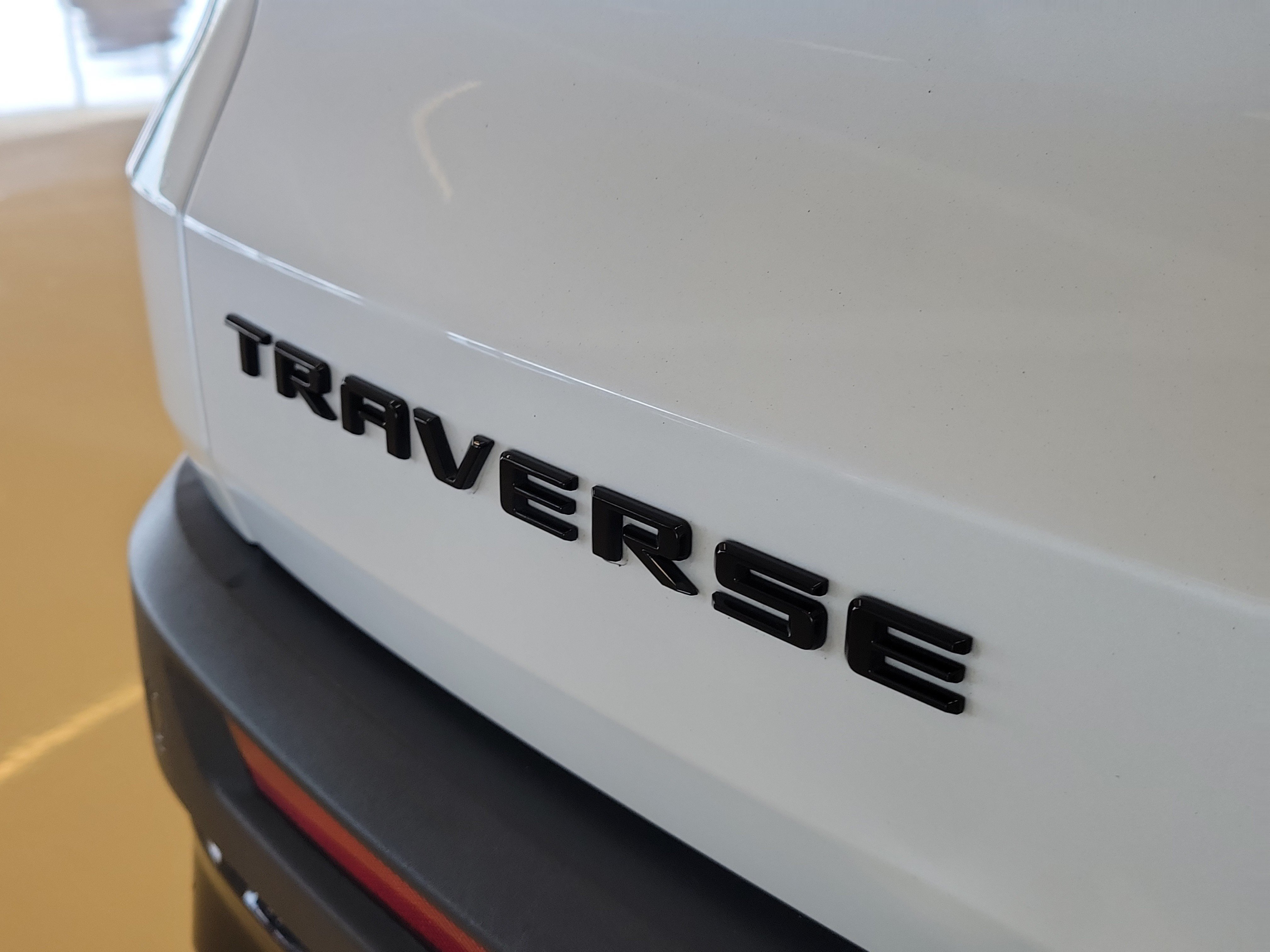 Used 2024 Chevrolet Traverse LT w/ Enhanced Driving Package FWD image 11