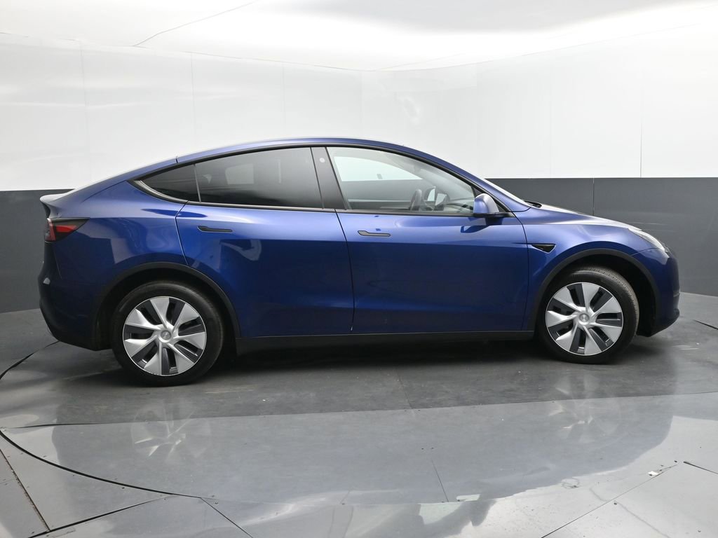 Used 2023 Tesla Model Y AWD image 6