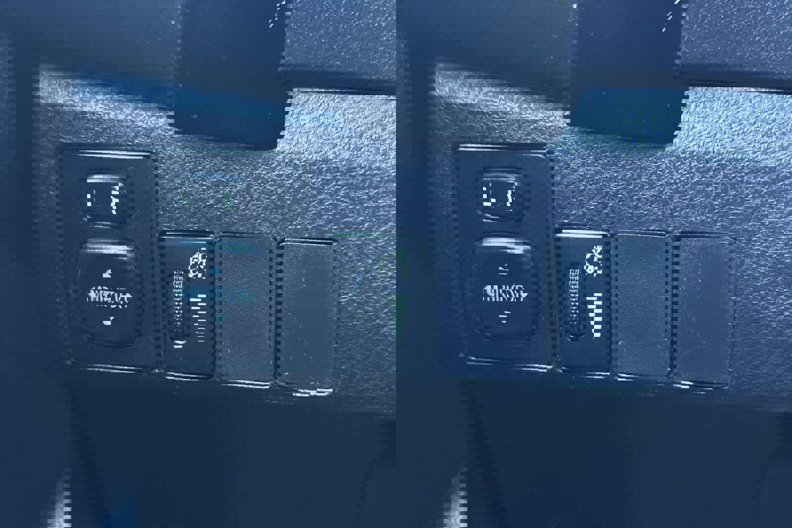 Used 2017 Toyota Corolla XLE image 29