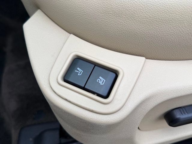 Used 2013 Ford Taurus Limited FWD image 20