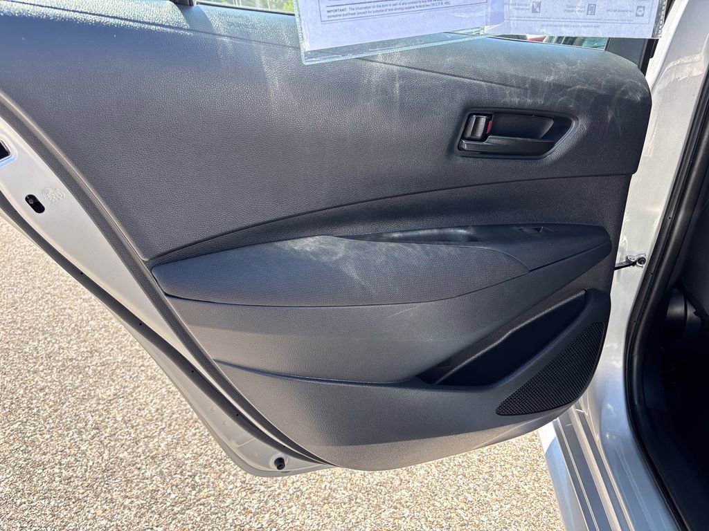 Used 2025 Toyota Corolla LE FWD image 38