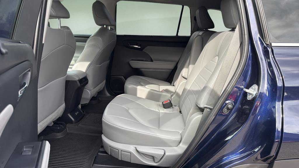 Used 2022 Toyota Highlander XLE image 15