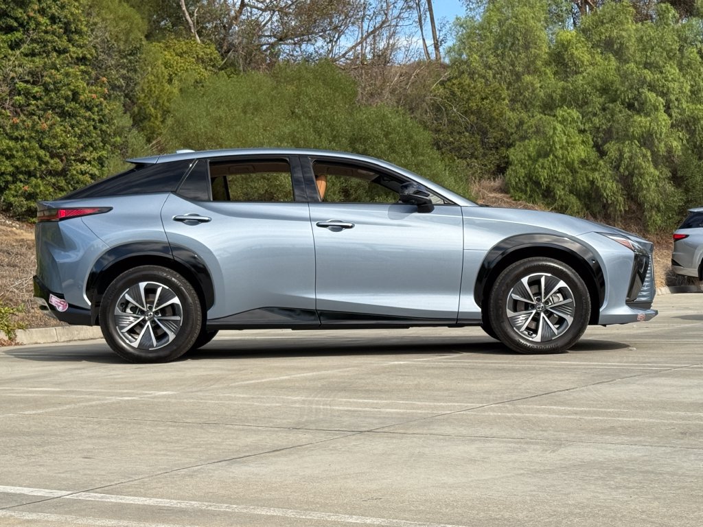 Certified 2023 Lexus RZ 450e Premium w/ Technology Package AWD/4WD image 6