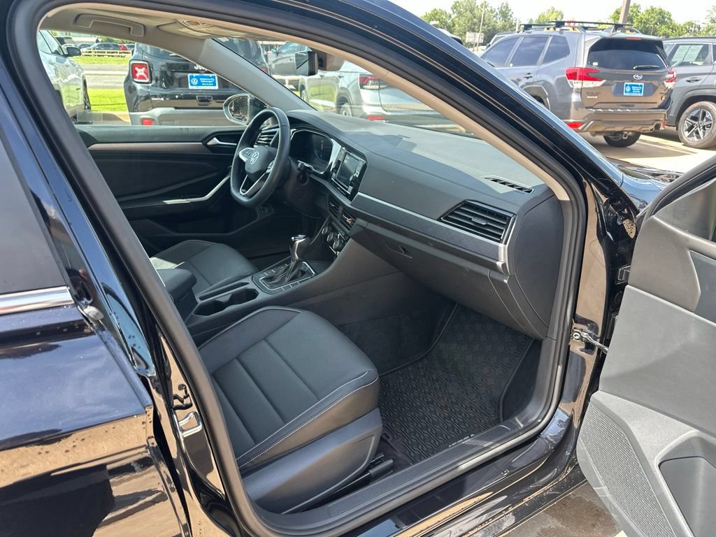 Used 2024 Volkswagen Jetta SE w/ Panoramic Sunroof Package FWD image 21