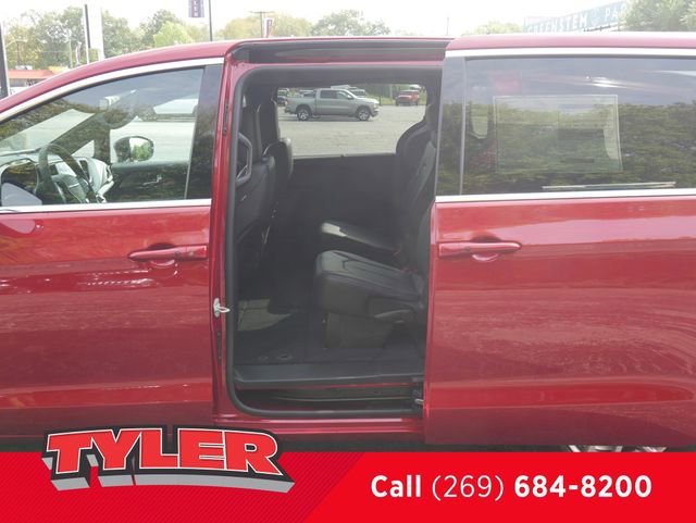 New 2026 Chrysler Pacifica Select FWD image 19