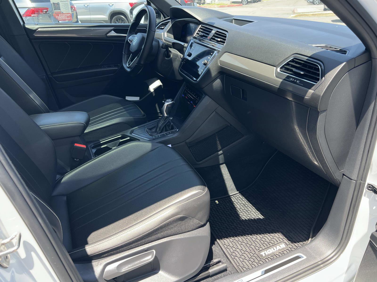 Used 2022 Volkswagen Tiguan SE R-Line FWD image 31