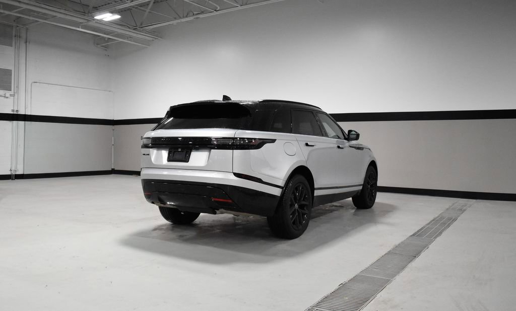 Used 2025 Land Rover Range Rover Velar Dynamic SE AWD/4WD image 3