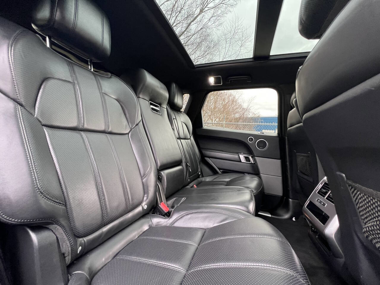 Used 2017 Land Rover Range Rover Sport HSE image 14