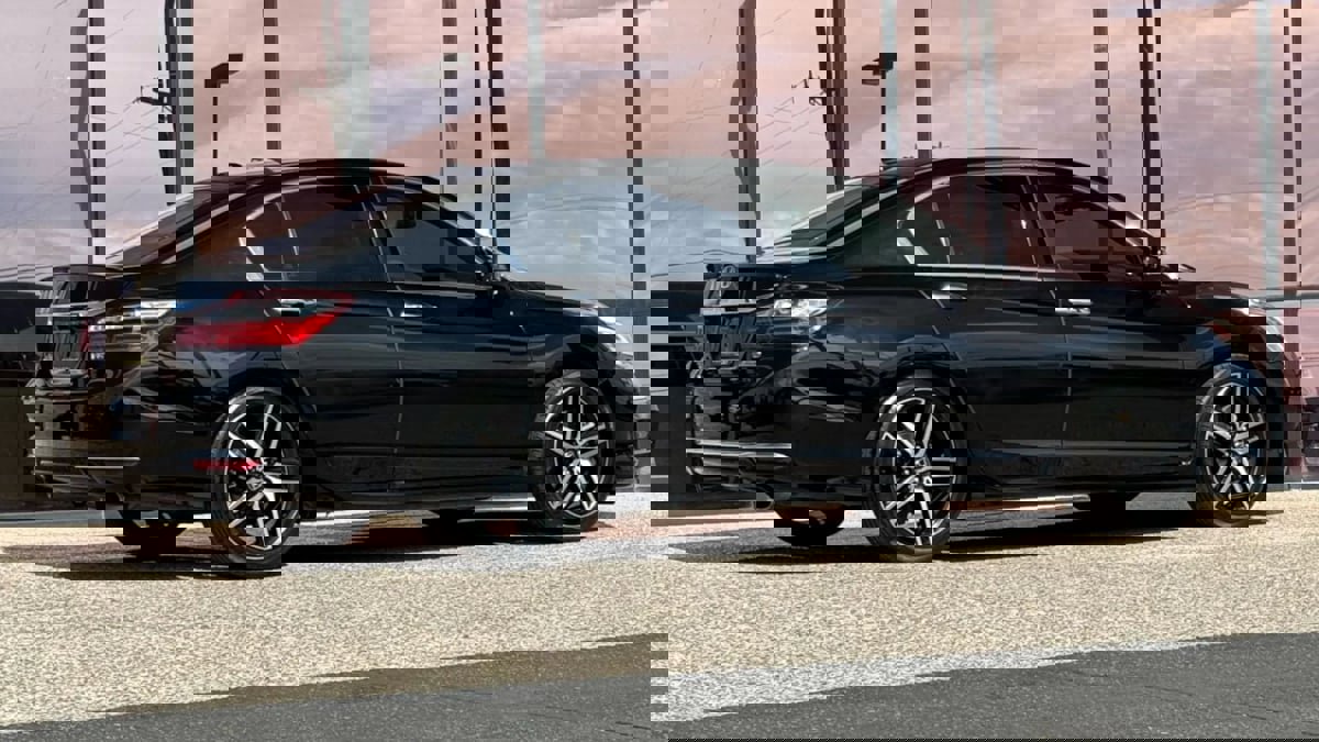 Used 2016 Honda Accord Touring image 13